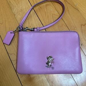 COACH BASEMAN MARSHMELLOW PINK BUSTER CORNER ZIP WRISTLET 64934